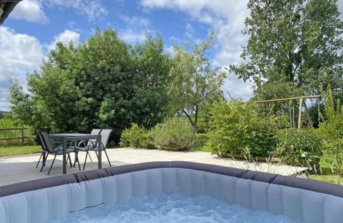 Les Ventes-de-Bourse House | Maison de campagne avec spa, jardin clos, jeux pour enfants et chemin de randonnée à proximité - FR-1-497-211