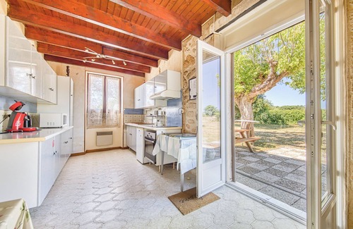 Cavignac House | Maison de campagne avec grand jardin et terrasse parking prive ferme
