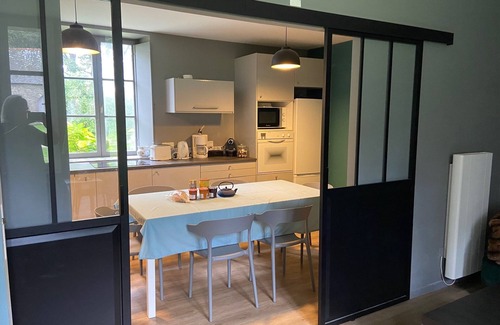 Sixt-sur-Aff House | Maison de Campagne Dans le Parc D'un Manoir du 16e Siècle