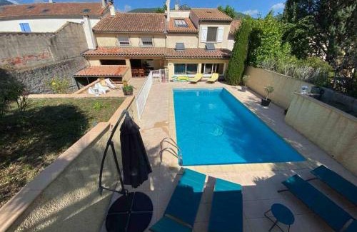 Quillan Villa | Maison de famille (piscine, jacuzzi et sauna)