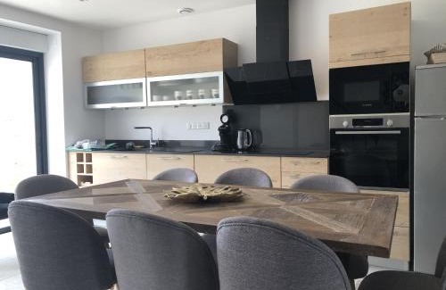 Prehy House | Maison de Pauline, Chablis Vineyard