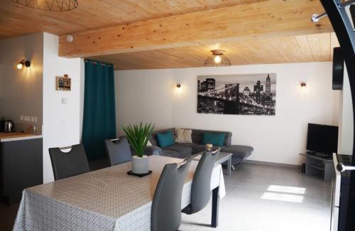 Serrieres-sur-Ain House | Maison de village Rives de L'Ain