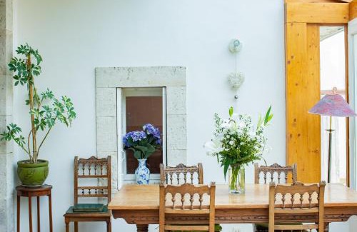 Mezin Villa | Maison de village -8 pers- Piscine chauffée & cuisine d'été en Gascogne