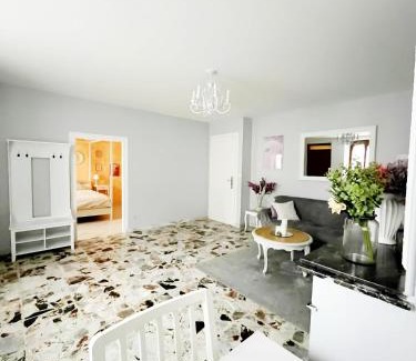 Flagy House | Maison de village - Suite Baroque cosy et élégante à 1 h de Paris proche Fontainebleau
