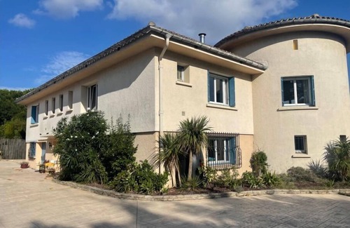 Carcassonne House | Maison de Ville Avec Piscine, Jardin, Terrain de Boule, Salle de Jeux