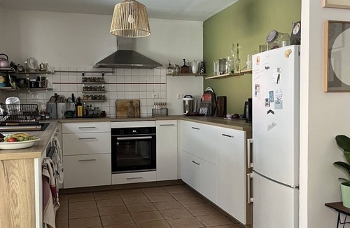 Begles House | Maison de Ville. Patio et Piscine aux Beaux Jours. 4 Chambres, 2 Sdb. Au Calme