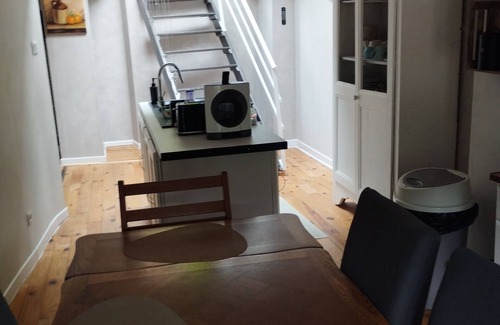 Saint-Vincent-de-Reins House | Maison en Pierre Avec une Belle Terrasse en Bois et Barbecue