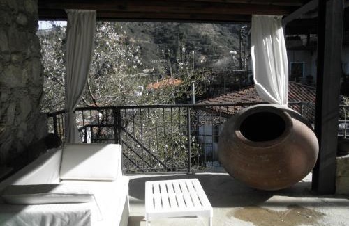 Kalopanayiotis House | Maison Elena