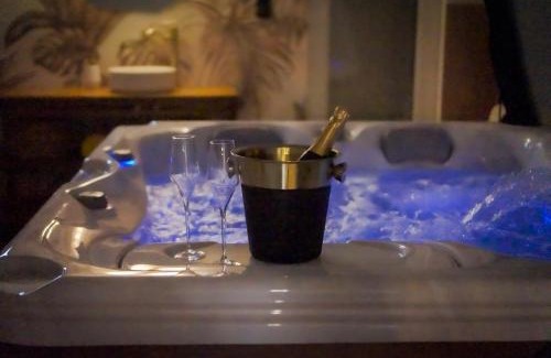 Glenac House | Maison Eliste - Love gîte chic avec jacuzzi intérieur