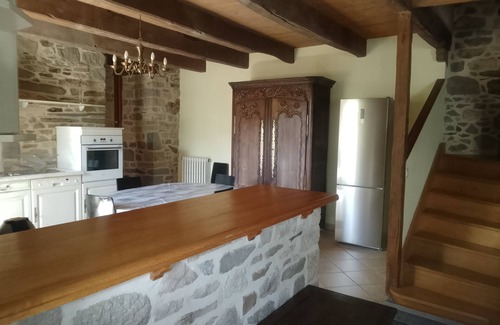 Le Faou House | Maison en Pierres au Faou, Centre Bourg et ses Services Accessibles à Pied