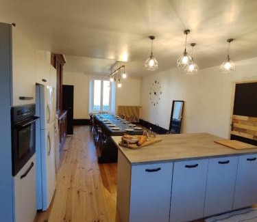 Egliseneuve-d'Entraigues House | Maison Familiale 15 Places