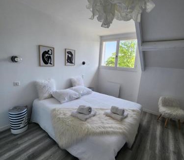 Hautvillers Villa | Maison face à l'abbaye d'Hautvillers - 2 bedrooms 2 Bathrooms, parking
