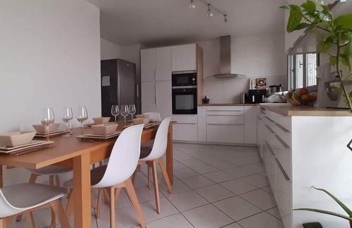Morangis House | Maison Familiale Avec Jacuzzi, Proche Paris