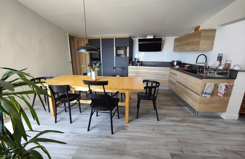 Saint-Just-Saint-Rambert Villa | Maison Avec Piscine et vue Superbe 6 à 8 Personnes