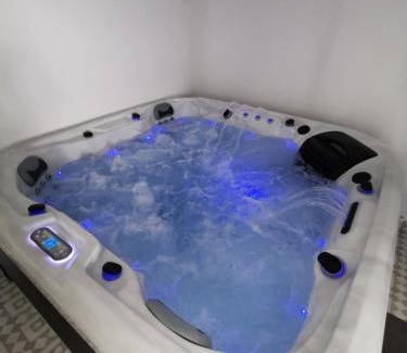 La Chapelle-Caro House | Maison-Gîte "au bord de l'oust "avec jacuzzi
