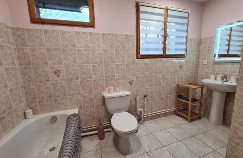 La Berthenoux House | Maison individuelle près de la Châtre, jardin privé, jacuzzi - FR-1-591-629