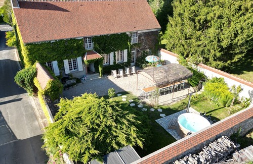 Ville-Saint-Jacques House | Maison lou Cocotte