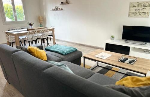 Sainte-Savine Apartment | Maison Mitoyenne avec cour + parking