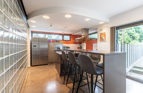 Yvoir House | Maison Moderne Tout Confort en Bord de Rivière Aux Berges du Bocq