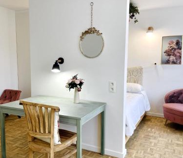 Mechelen Apartment | Maison Nelle Botanique - Lion's Lair