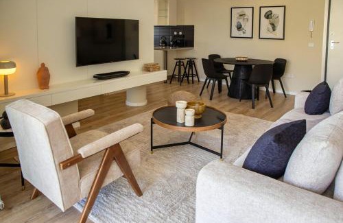 Egkomi Apartment | Maison Noire by Staycom
