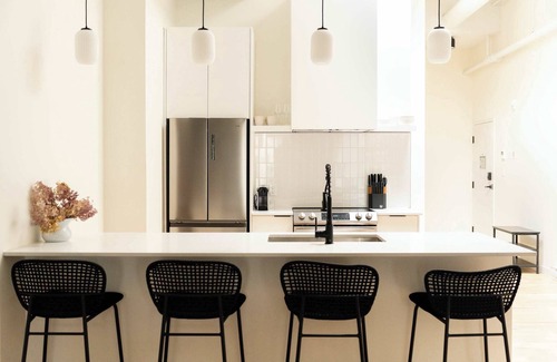 Old Montreal Apartment | Maison Place Jacques-Cartier - Suite 1 bedroom