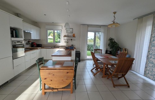 Dounoux House | Maison Plain-Pied à 10 min d'Epinal: Jardin Clos, BBQ, WIFI, Draps et Ménage Inclus - FR-1-589-606