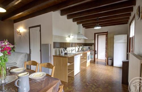 Les Salles House | Maison rénovée, 2 chambres, jardin, animaux acceptés, internet, barbecue - FR-1-496-161