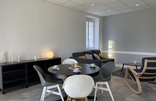 La Chabanne House | Maison rénovée avec jardin, BBQ, animaux acceptés - FR-1-489-341