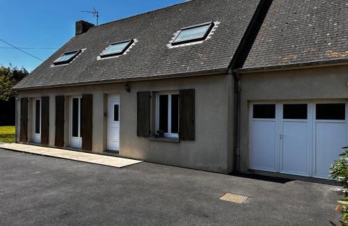 Reville House | Maison - Réville avec son boulodrome !
