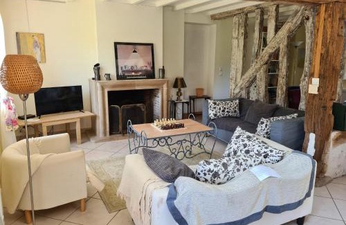 Jouy-le-Potier House | Maison solognote calme et boisée, proche châteaux Loire, golf, vélos, ping-pong - FR-1-590-34