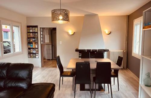 Laroquebrou Apartment | Maison sur les bords de Cere, Laroquebrou, balcon terrasse 3 chambres