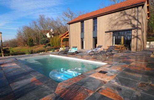 Marnac House | Maison typique du Périgord, séchoir à tabac avec piscine chauffée