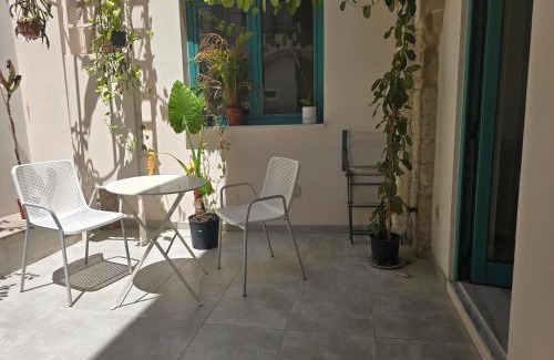 Larnaca Apartment | Maison Zenon Larnaca City Center apartments