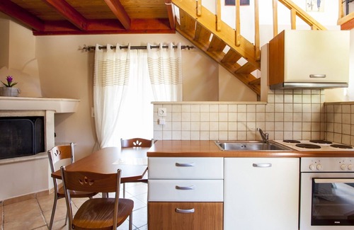 Malevizi Apartment | MAISONETTE/ESTATE KARES