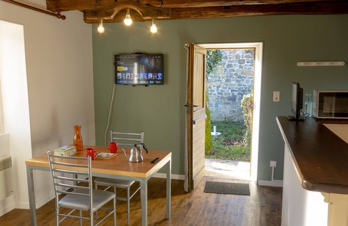 Puy-d'Arnac House | Maisonette in Corrèze | Wifi, TV, terrace and barbecue, private green spaces