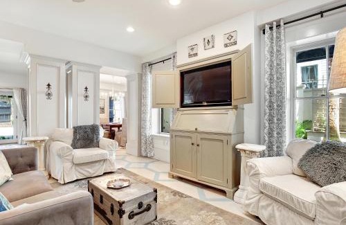 Historic Downtown Savannah Apartment | Maisonette La Belle