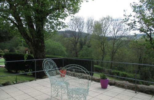 Arfeuilles House | Maisonnet charmante avec piscine, rando et repos - FR-1-489-131