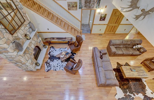 White Haven Other | Majestic Cabin near all attractions Private Pool-Hot tub-Sauna-Theater-Game Room