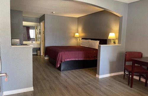 Longview Hotel | Majestic Inn