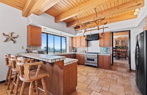 Central Malibu House | MAJESTIC MALIBU HOME, SWEEPING OCEAN VIEWS, 4 MIN TO BEACH, 4 BDRMs, 4 BATHS
