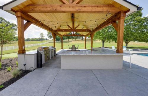 Lebanon House | Majestic Manor-Private Hundred Acre Yard-Pool/Spa