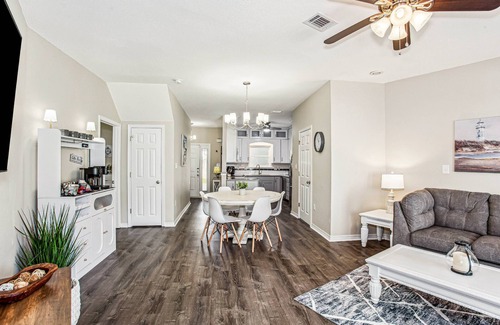 Navarre House | Majestic Retreat - Navarre Townhouse With Bay Access, Garage Community Pool, Kayak, and Paddleboard