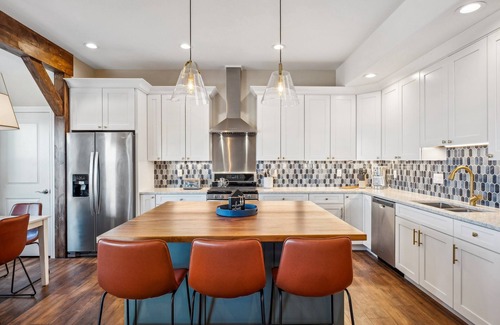 Castle Rock House | MAJESTIC SUNSET RETREAT - BREATHTAKING MOUNTAIN VIEWS!