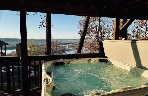 De Soto House | Majestic View Sleeps 10 Hot Tub