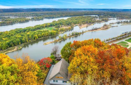De Soto House | Majestic View Sleeps 10 Hot Tub