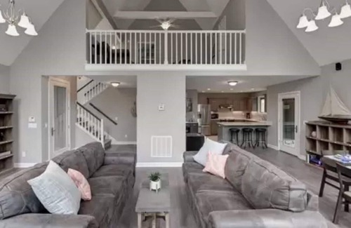Leesville Ski Chalet | Make Memories at our Spacious 5 Bedroom Lake House right on Lake Murray!