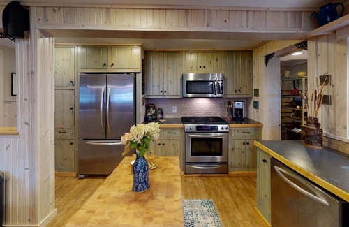 Levering House | Make Memories This Summer-Easy Access to All Things Northern Michigan