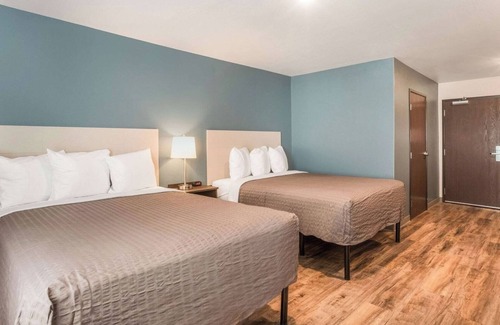 Newnan Hotel | Make Yourself at Home in a Three Clean Room w/Kitchen Near Top Attractions