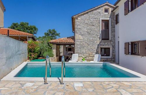 Peresiji House | Mala Hiza